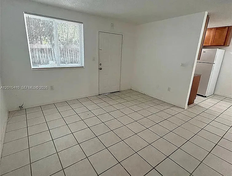 5814 NE 4th Ct #3 — Photo 3