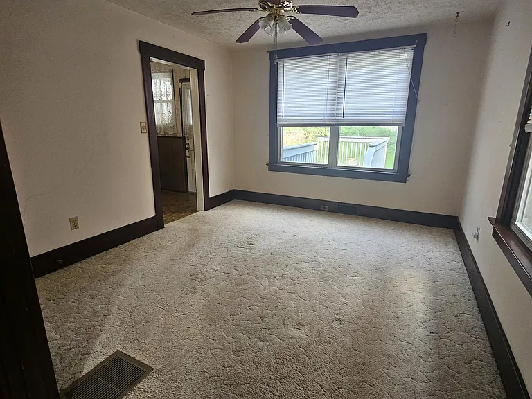 1237 Benton Ave — Photo 5
