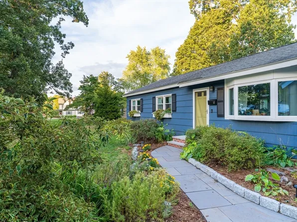 10 Mansur St, North Chelmsford, MA 01863