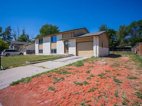 4011 North Dr, Pueblo, CO 81008