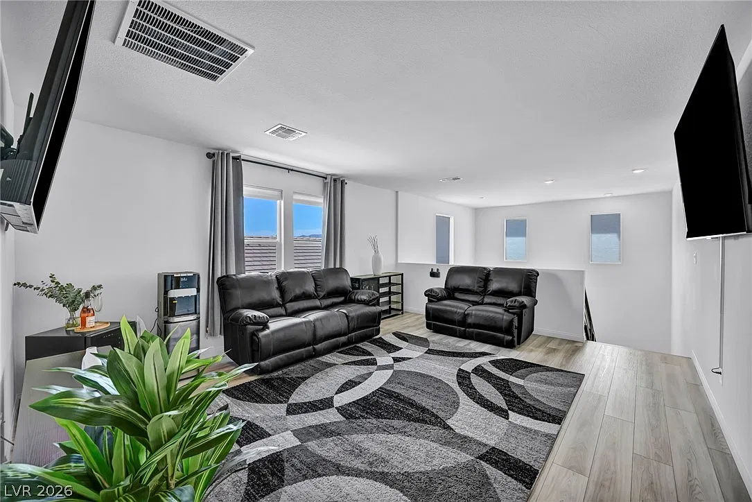 5 bed, 3.5 bath, 3088 sqft, $3,000 — Photo 4