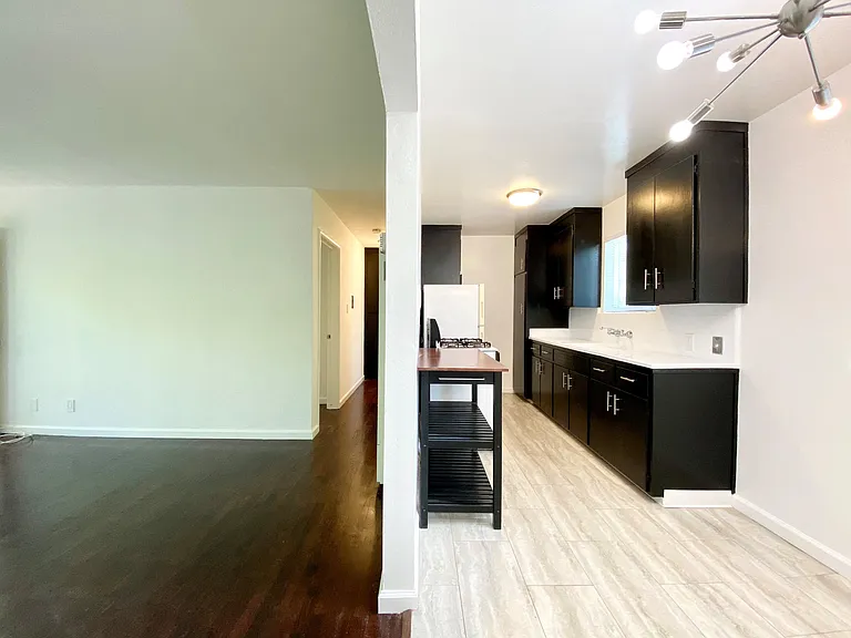 1211 Jefferson St — Photo 14