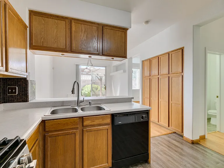 2760 Saigon Dr — Photo 17