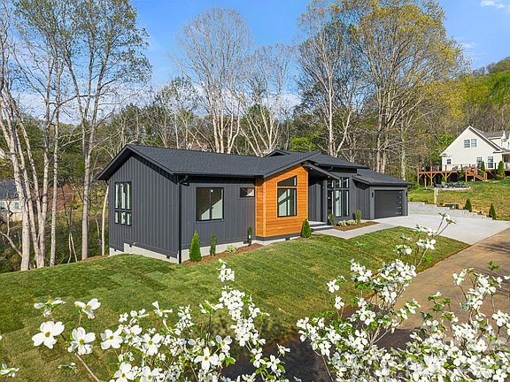 3rd image of 28 Lauren Ln #19