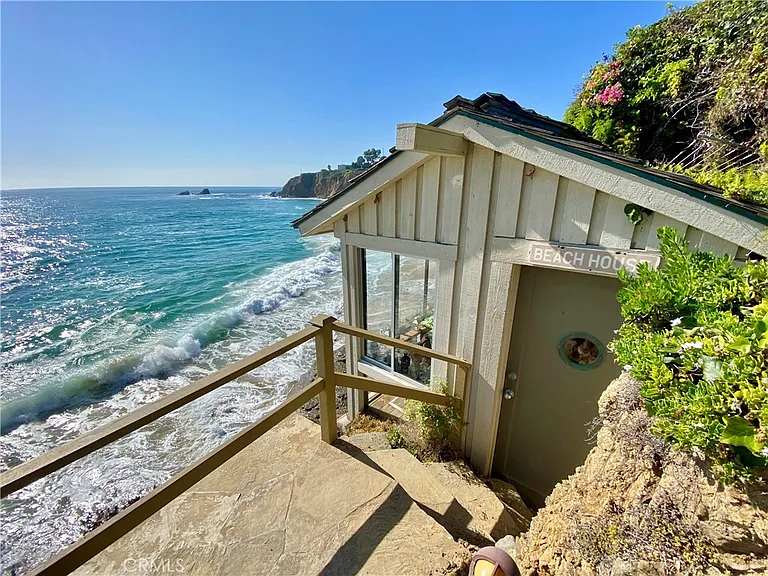 1137 Marine Dr — Photo 31