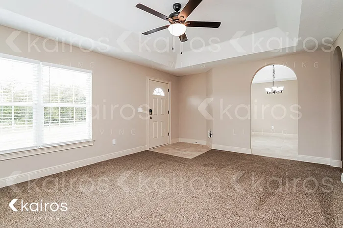 3 bed, 2.0 bath, 1936 sqft, $1,945 — Photo 2