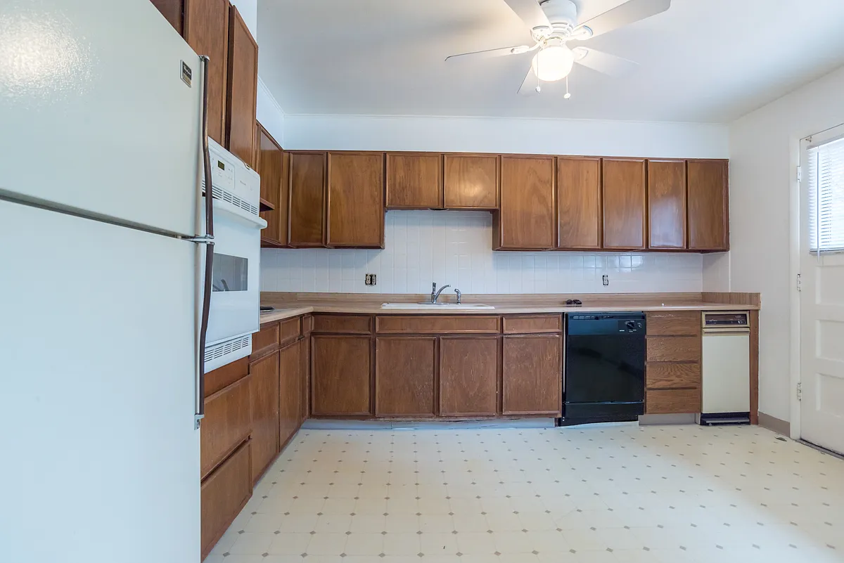 $0 Deposit Option! Walnut Hills Division, New Appliances, Garage, Fireplace, Storage! — Photo 4