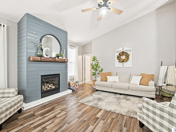3rd image of 2901 Birchwood Dr