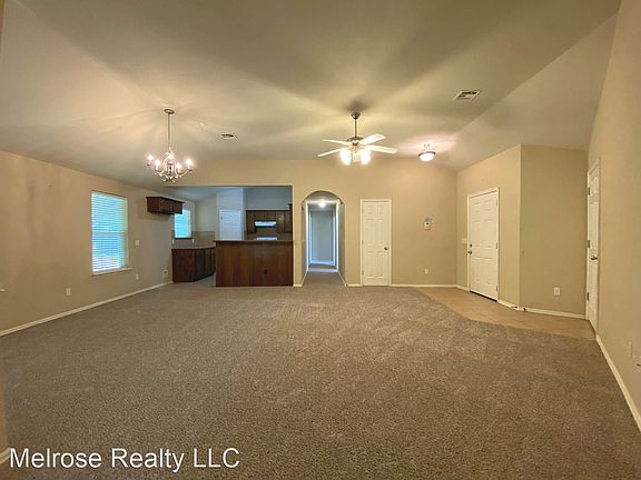 3rd image of 1531 Silver Creek Cir