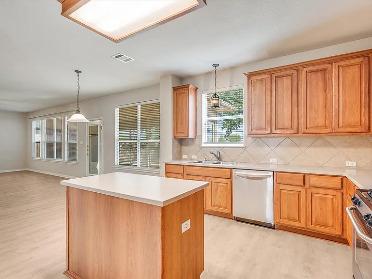 4029 Lake Edge Way — Photo 10