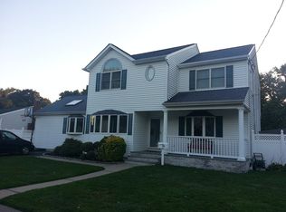 19 Armon Dr, Bethpage, NY 11714