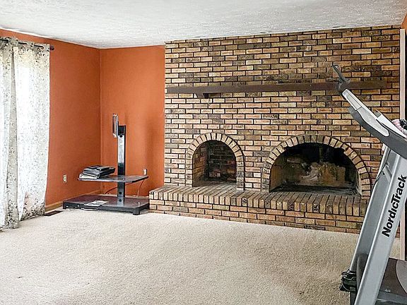 5th image of 2208 Wilshire Dr