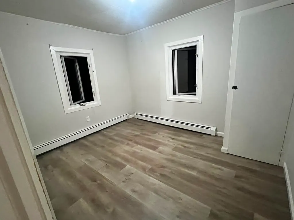 3 bed, 932 sqft, $2,450 — Photo 1