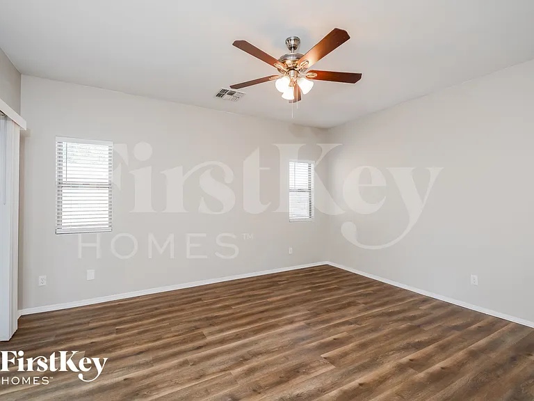 3606 N 129th Ave — Photo 10