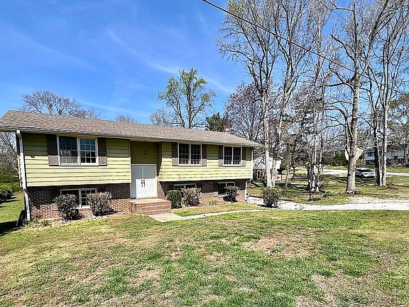 3rd image of 600 Brooks Rd