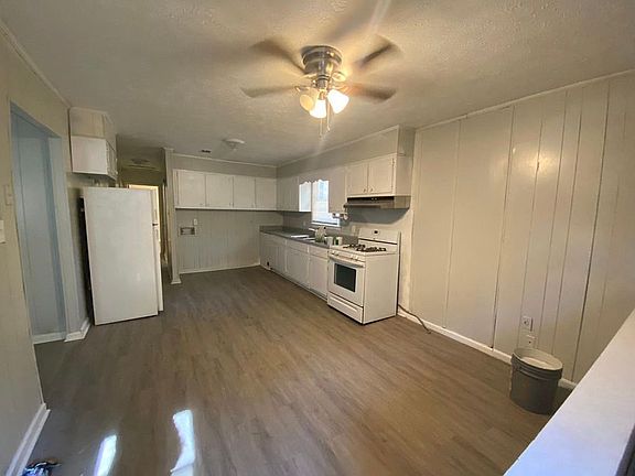2nd image of 161 Woodward Ct