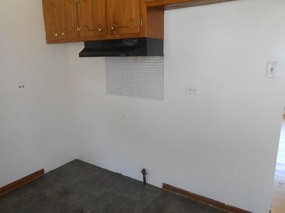 5th image of 7415 S Oketo Ave