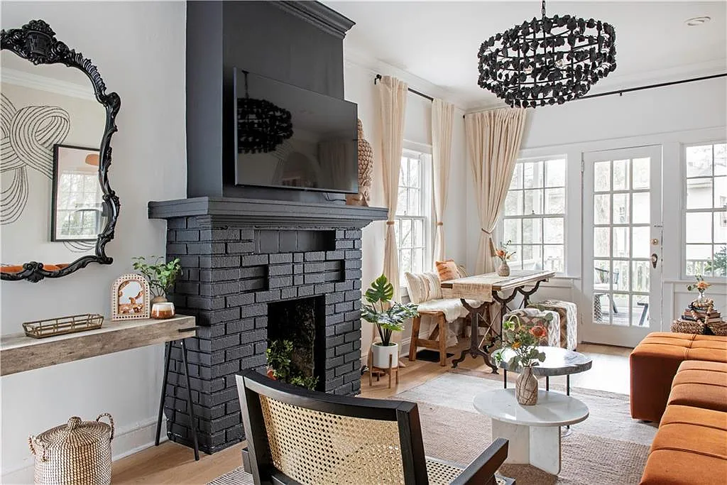 2 bed, 1.0 bath, 775 sqft, $3,700 — Photo 2