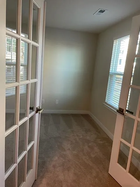 3 bed, 1860 sqft, $2,299 — Photo 2