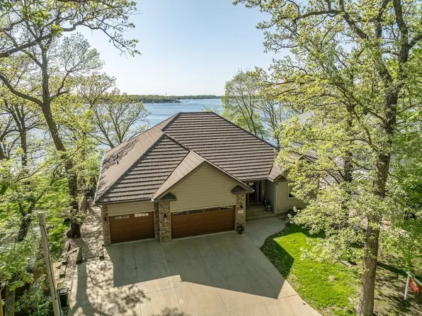 2109 Browns Bay Ave, West Okoboji, IA 51351