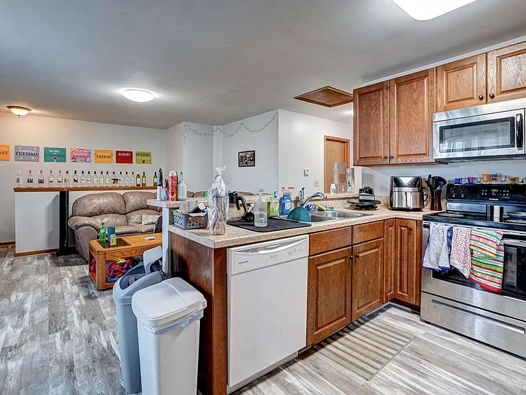 647 N Walton Dr — Photo 5