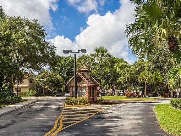 3rd image of 9060 Vineyard Lake Drive #9060