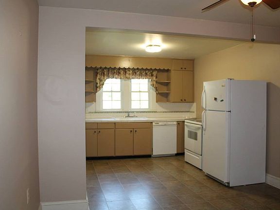 4th image of 12 Shumate St