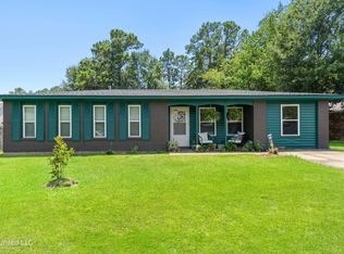 1805 Victoria Dr, Gautier, MS 39553