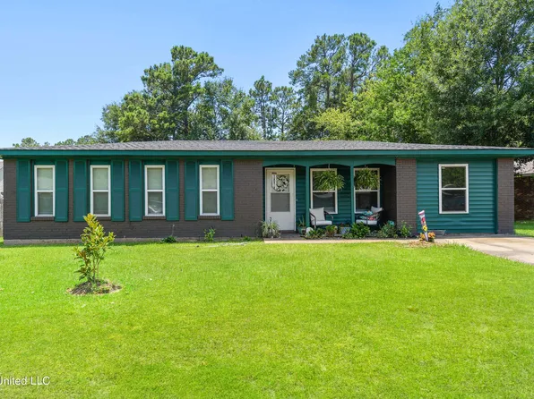1805 Victoria Dr, Gautier, MS 39553