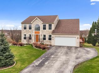 W134N6585 Lilly Creek DRIVE, Menomonee Falls, WI