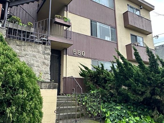 2nd image of 580 Vernon St APT 1
