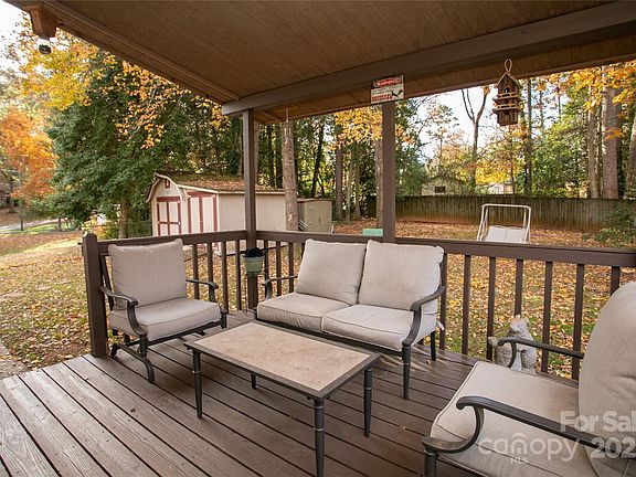3rd image of 3415 Olde Oak Ln
