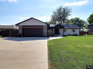 2225 Teakwood Dr, Fremont, NE 68025