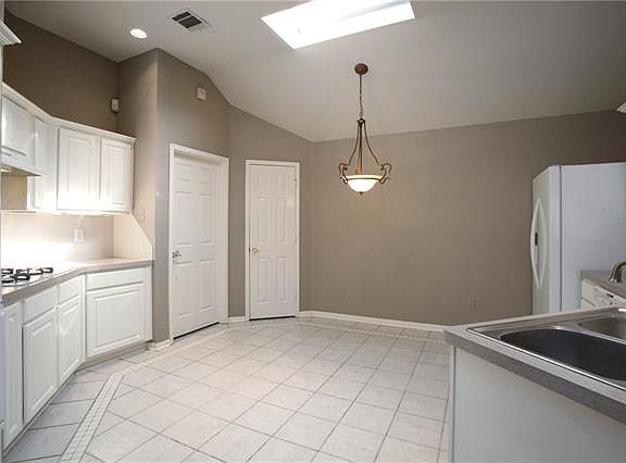 5th image of 6817 Thorncliff Trl