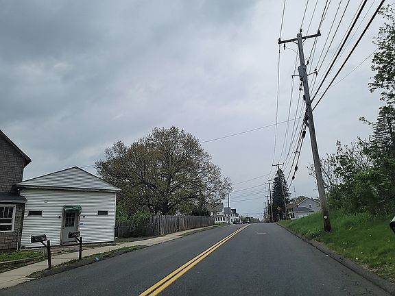 5th image of 223 Sheridan St