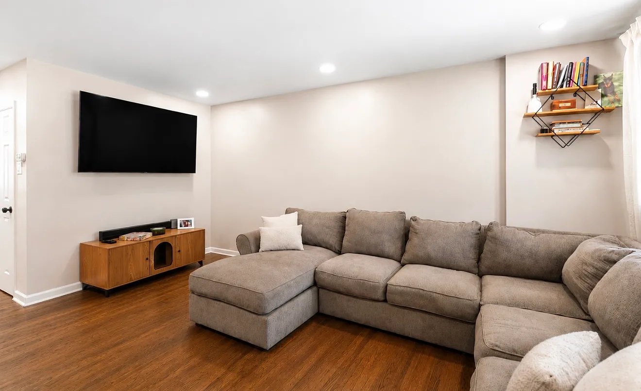 3 bed, 1.5 bath, 1152 sqft, $2,850 — Photo 4