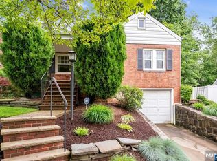 213 Warwick Ln, Leonia, NJ 07605