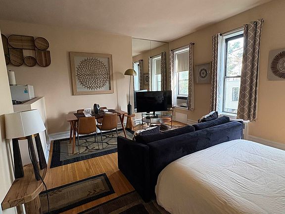 2nd image of 44 W 89th St APT 4B