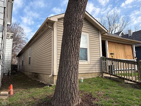 5th image of 1322 E Naomi St