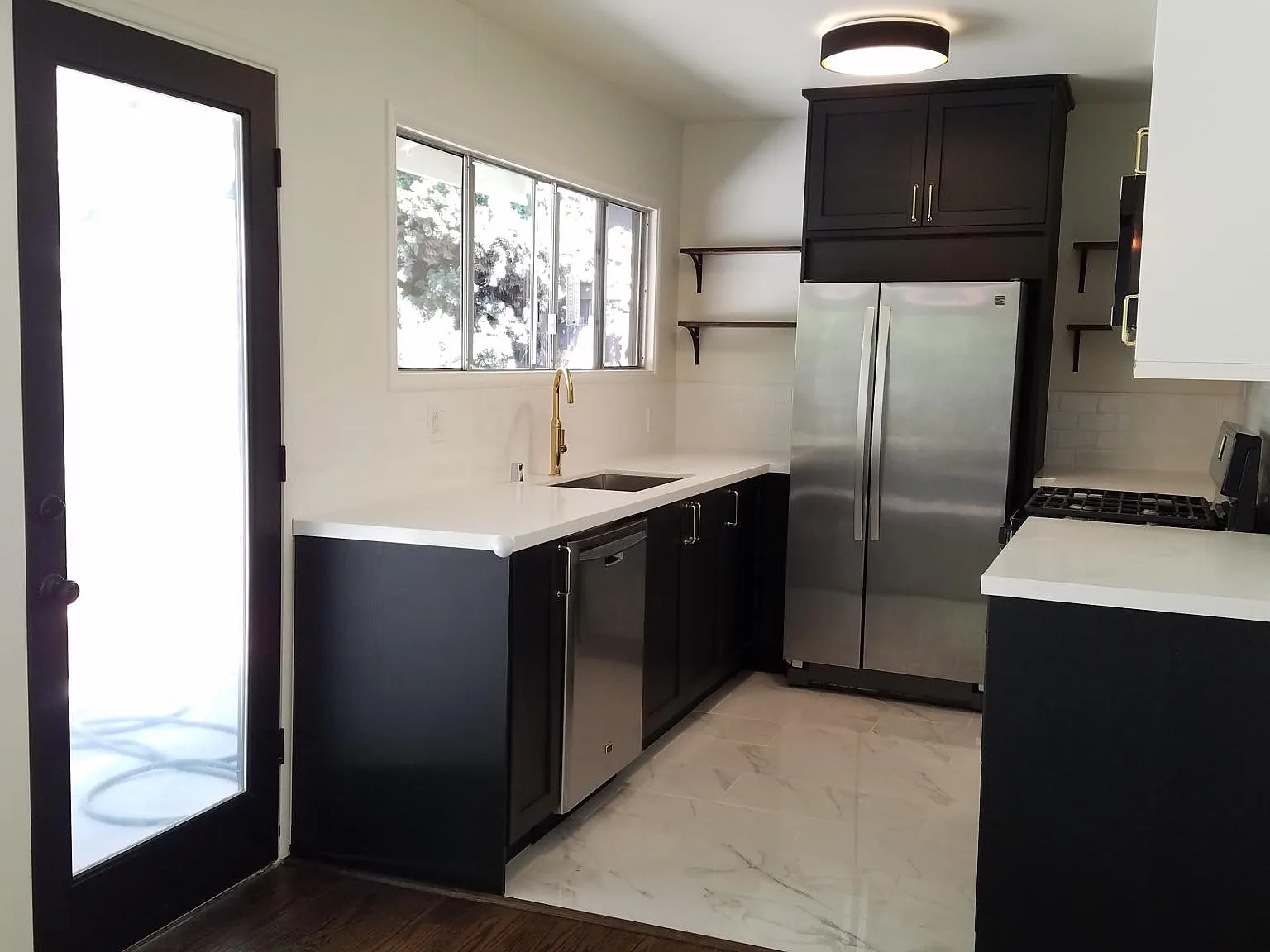 185 Blackfield Dr — Photo 1