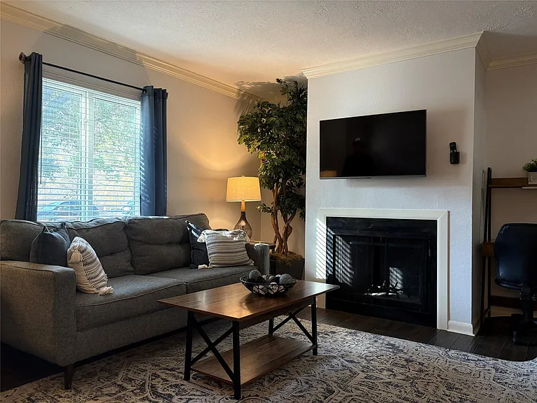 732 Memorial Mews St #A — Photo 16