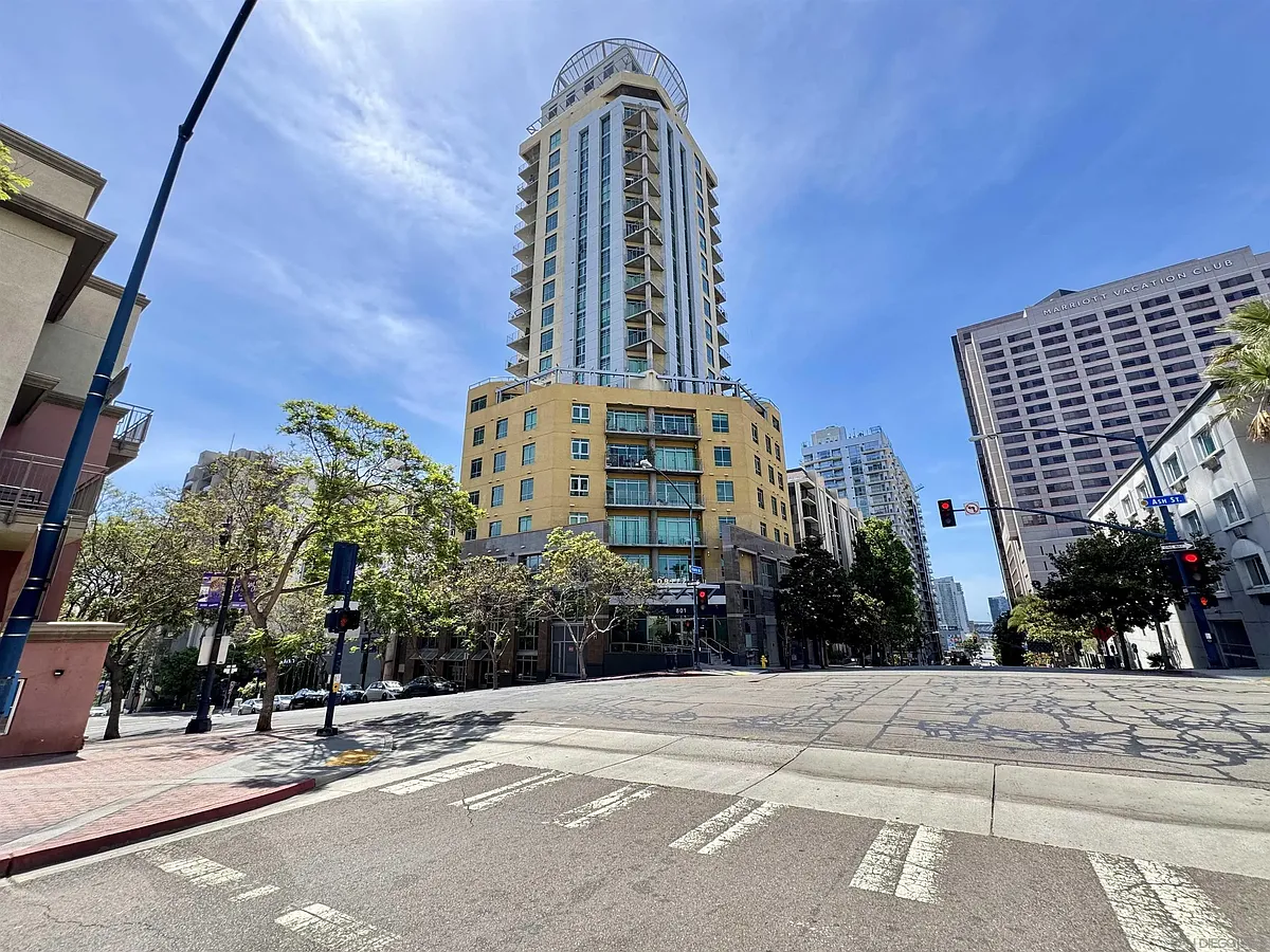 Building Photo - 801 Ash St #101