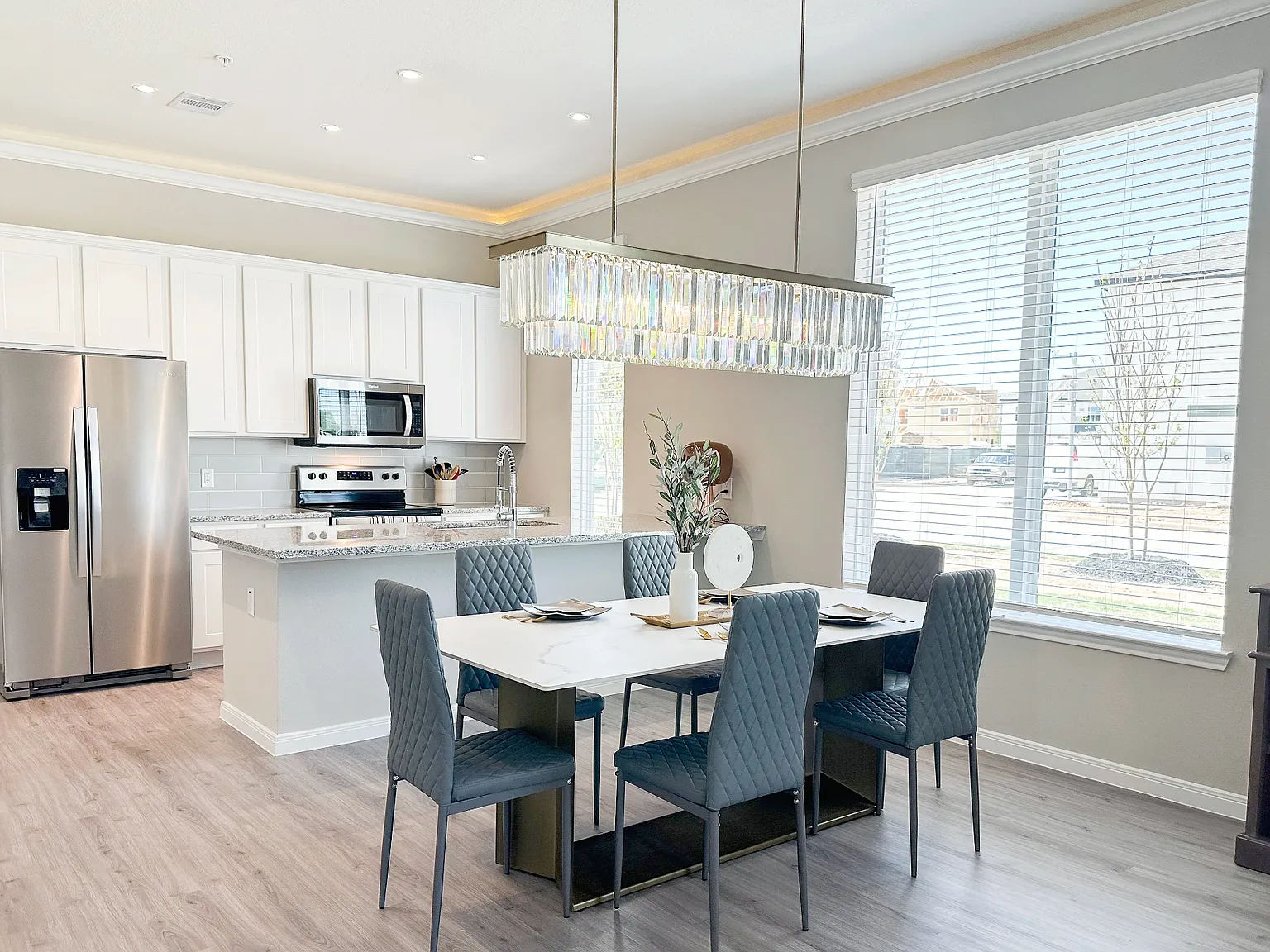4 bed, 3.5 bath, 2106 sqft, $2,399 — Photo 1