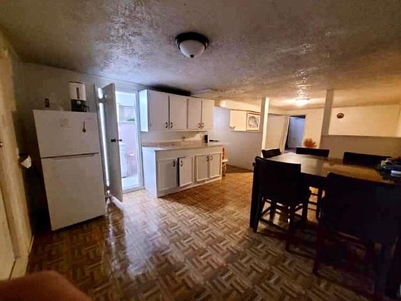 5th image of 171 Bay 23rd St #B