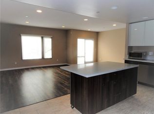 1968 N Lake Ave #204, Altadena, CA 91001