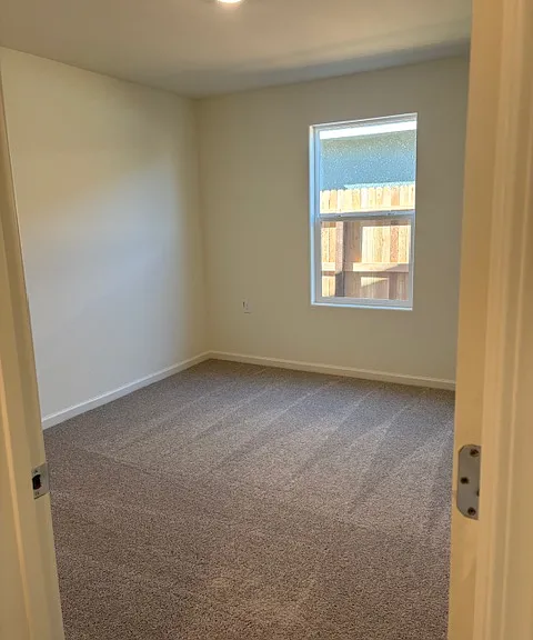 611 Skyler Ln — Photo 9