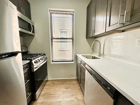 Rented by Amorelli Realty | media 5