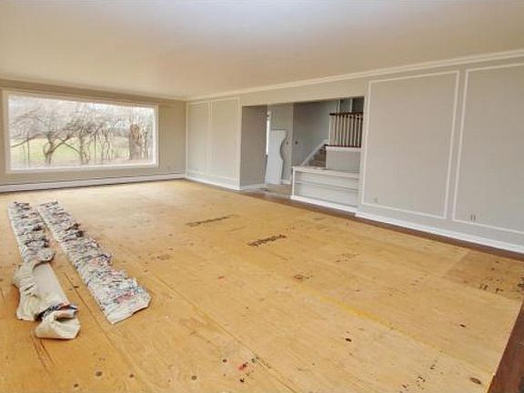 4th image of 2424 Du Charme Ln