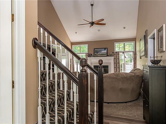 4th image of 345 SE Canterbury Ln