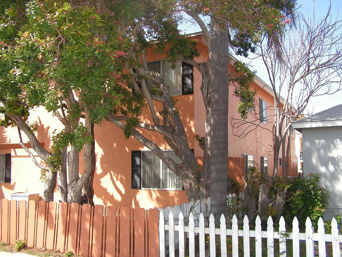 Building Photo - 266 Daisy Ave